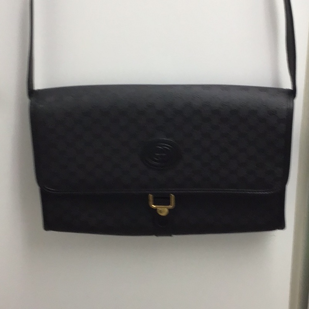 GUCCI AUTHENTIC BLACK CROSSBODY BAG #001-115-2681